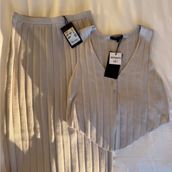 Gray Ribbed Skirt Set - Picture 4 of 5